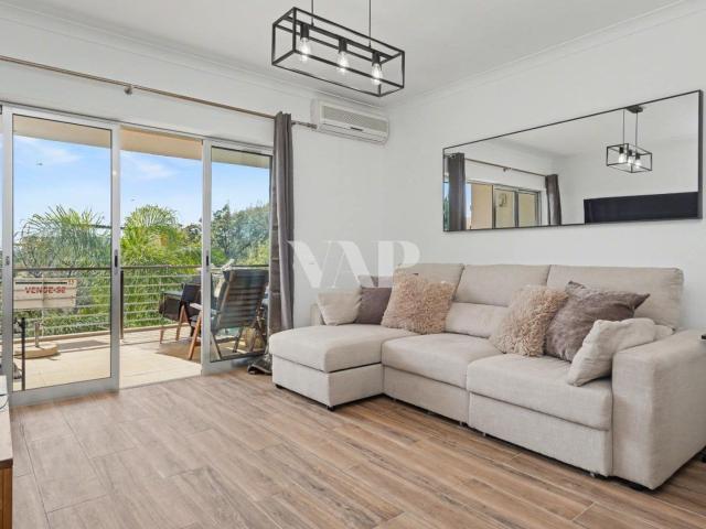 Apartamento T2 com Piscina, Garagem e Vista Golfe em Vilamou. 176m² Quarteira