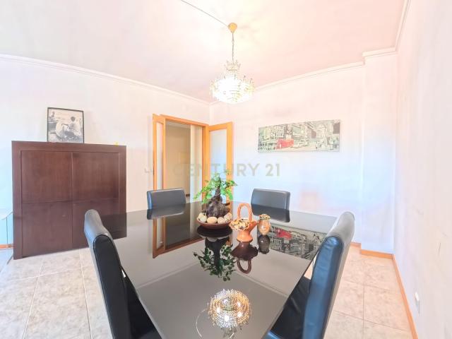 Apartamento T2 com Piscina, junto ao Hospital da Luz