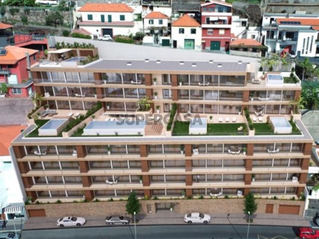 Apartamento T2 com Piscina no Edifício Elite Bay em Câmara de Lobos