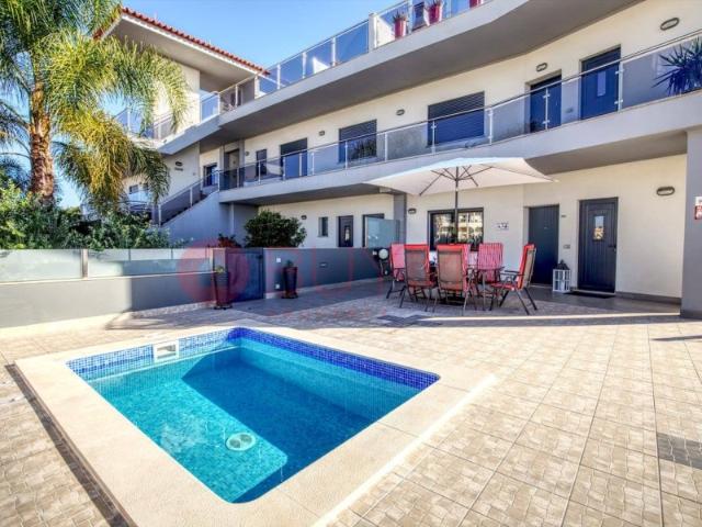 Apartamento T2 com Piscina Privativa no Centro de Quarteira