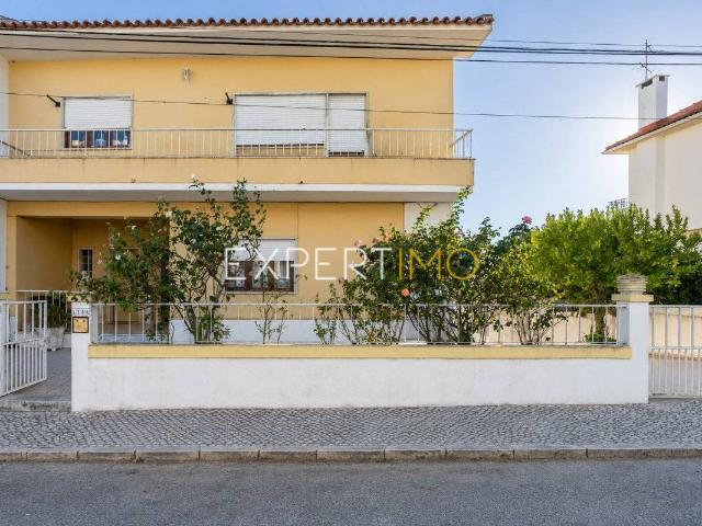 T2 de 78 m² + garagem fechada de 55 m² + utilização de quintal