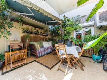 Apartamento T2 na Estrada das Laranjeiras com logradouro