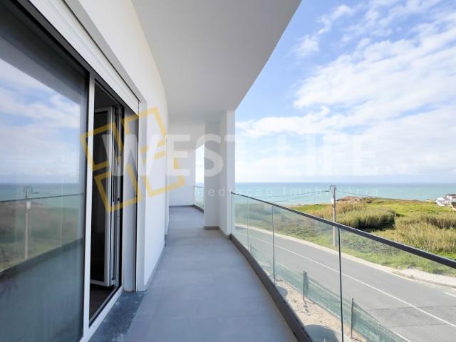 Apartamento T2 com terraço a 200 metros da praia de Santa Cruz com vista MAR NOVO