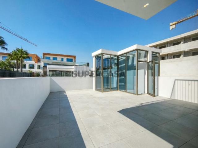 Apartamento T2 com terraço e garagem em Cabanas, Tavira