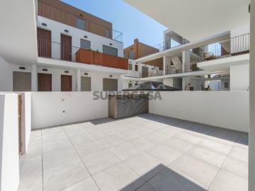 Apartamento T2 com terraço e garagem em Cabanas, Tavira