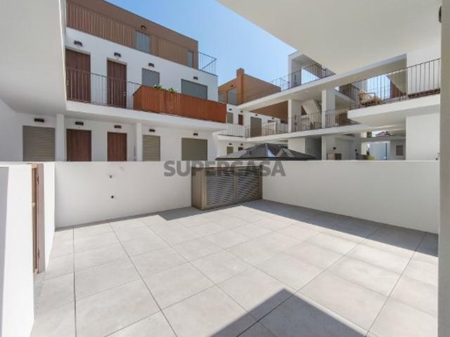 Apartamento T2 com terraço e garagem em Cabanas, Tavira