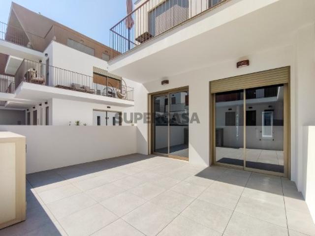 Apartamento T2 com terraço e garagem em Cabanas, Tavira