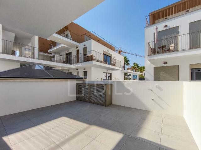 Apartamento T2 com terraço e garagem em Cabanas, Tavira