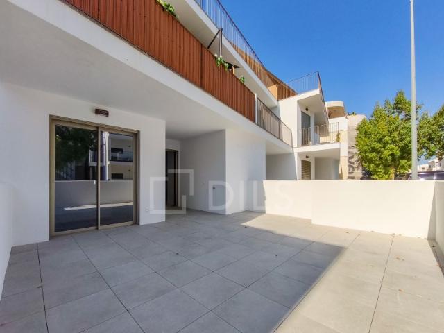 Apartamento T2 com terraço e garagem em Cabanas, Tavira
