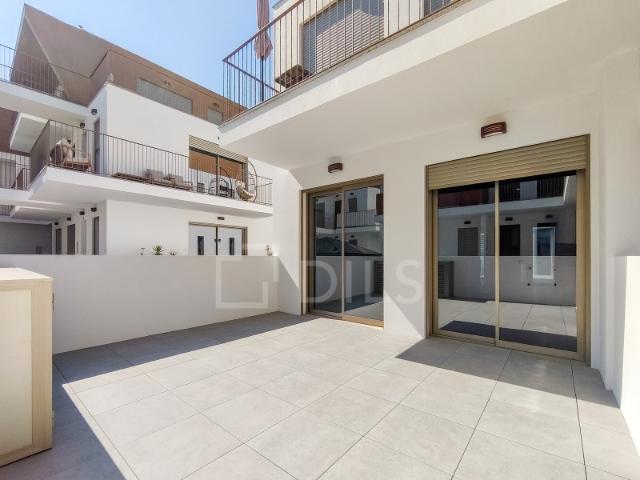 Apartamento T2 com terraço e garagem em Cabanas, Tavira