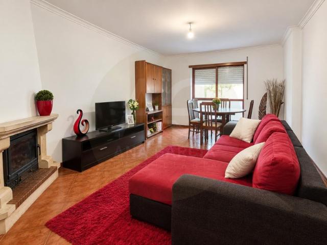 Apartamento T2 com terraço e garagem em Logo de Deus