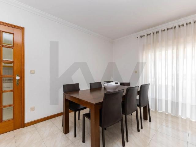 Apartamento T2, com Terraço e Garagem, na 2.ª Linha do Mar, em Vila do Conde