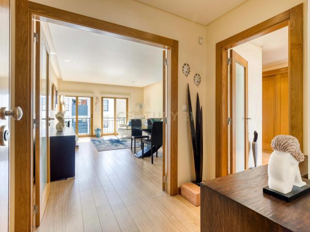Apartamento T2 com Terraço e Garagem na Atalaia, Amadora