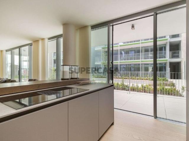 Apartamento T2 com terraço e garagem Parque das Nações