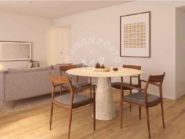 Apartamento T2 com Terraço e Lugar de Garagem em Campanhã, Porto