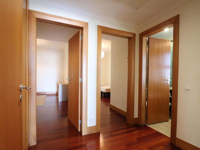 Apartamento T2 com Terraço e Piscina Marina Parque das Nações