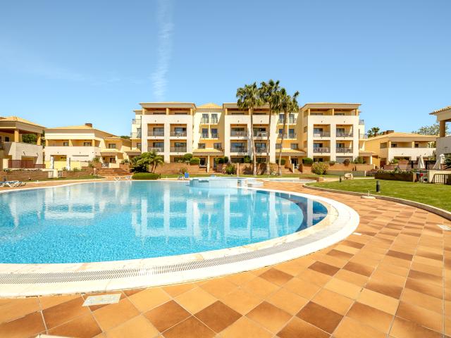 Apartamento T2 com jardim, piscina Vilamoura no Algarve
