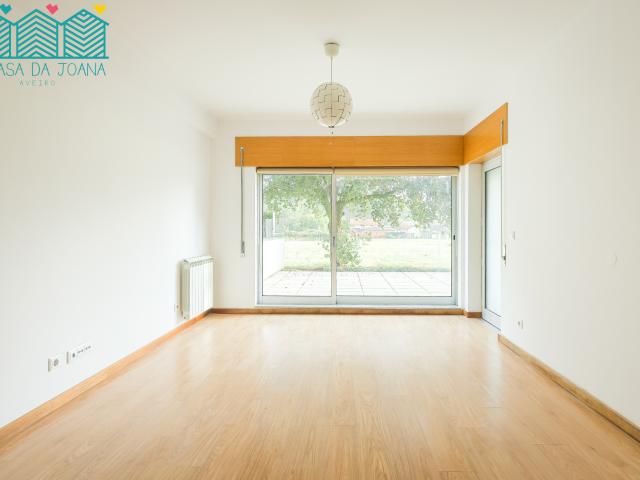 Apartamento T2 com Terraço em Esgueira