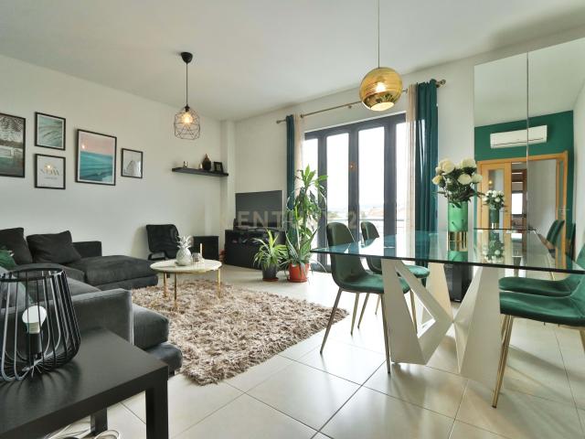 Apartamento T2 com Terraço em Odivelas, Lisboa