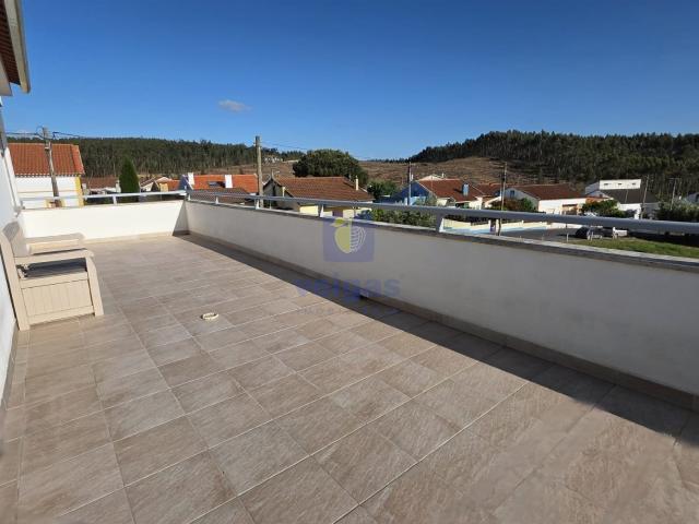 Apartamento T2 com Terraço em Outeiro da Cabeça