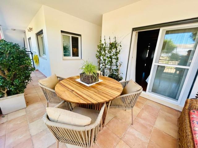 Apartamento T2 com terraço, estacionamento subterrâneo e piscina / jardim comum Cabanas de Tavira