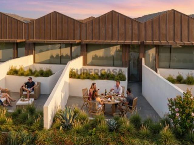 Apartamento T2 com Terraço, Mezanino, Lugar de Estacionamento e Arrumos, próximo ao Norteshopping, na Senhora da Hora, Matosinhos