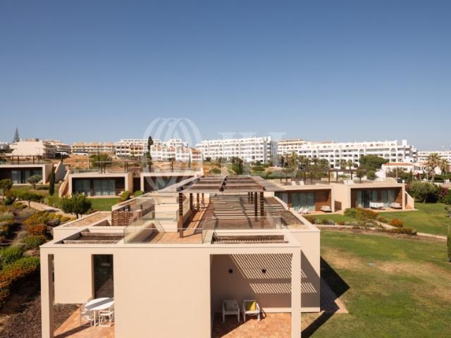 Apartamento T2 com terraço no White Shell, Algarve