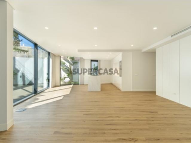 Apartamento T2 com terraço, no Alcântara Riverside, Lisboa