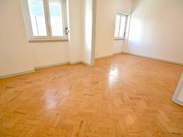 Apartamento T2 para arrendamento com terraço no centro da cidade de Caldas da Rainha