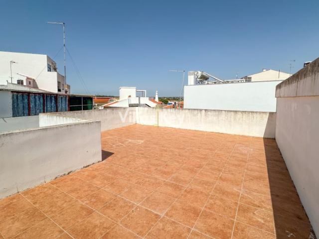 Apartamento T2 com Terraço no Centro de Lagoa, Arrendamento Anual