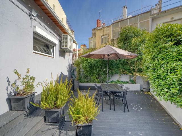 Apartamento T2 com Terraço no Coração de Campo de Ourique
