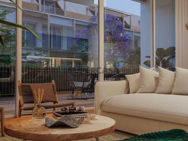 Apartamento T2 com terraço, no Cristino, em Lisboa