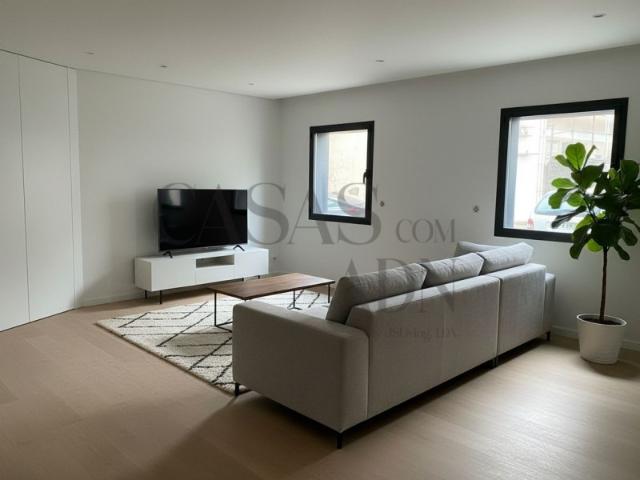 Apartamento T2 com Terraço Novo, no Centro de Esgueira