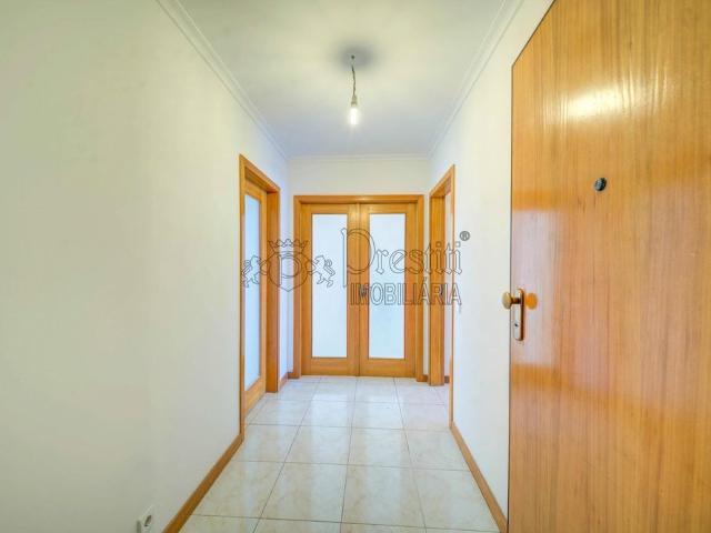 Apartamento T2 com Terraço para Alugar em Aldão