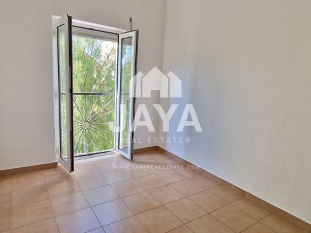 Apartamento T2 com terraço para arrendamento anual