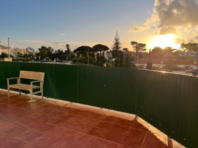 Apartamento T2 com terraço, para arrendamento na Pampilheira, em Cascais