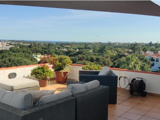 Apartamento T2 com Terraço Privativo e Vista Mar no Vila Sol