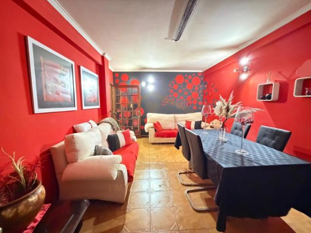 Apartamento T2 com terraço, situado na 3.ª linha de praia em Aver o Mar