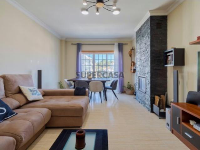 Apartamento T2 com três varandas e box privativa de 44,53 m² na Quinta da Amizade Setúbal