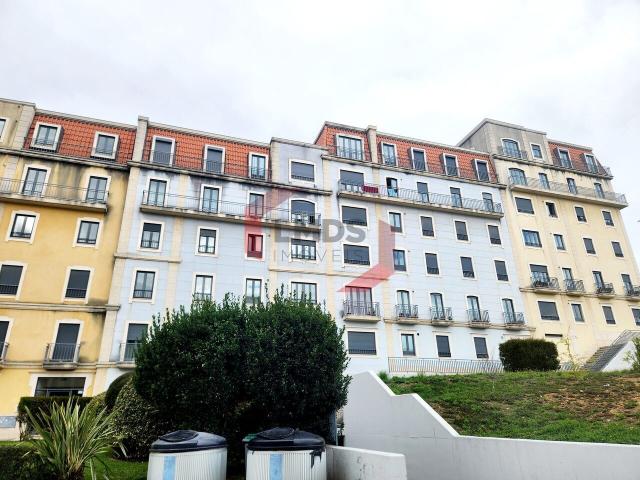 Apartamento T2 com uma área total de 129 m², situado em Oliveira de Douro