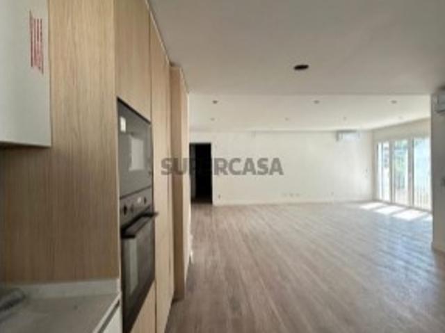 Apartamento T2 com Varanda 17 m2 e BOX | Ramada, Odivelas