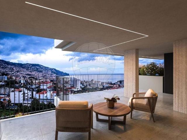 Apartamento T2 com Varanda Ampla e Acabamentos de Luxo | Alf. 170m² São Martinho