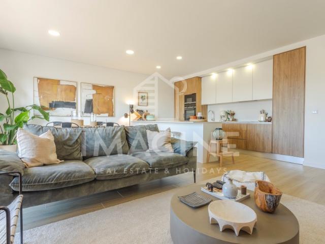 Apartamento T2 com Varanda Aterraçada na Quinta da Amizade