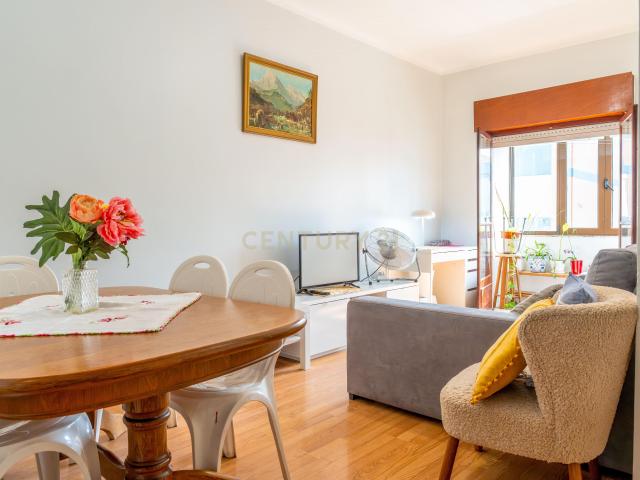 Apartamento T2 com varanda e muita luz natural no Bairro do Liceu | Av. Dr. António Rodrigues Manito, Setúbal