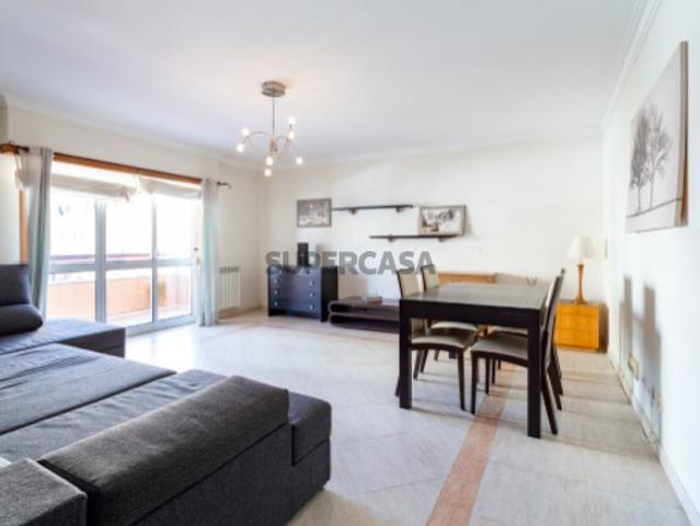 Apartamento T2 com Varanda e arrecadação, Centro Queluz
