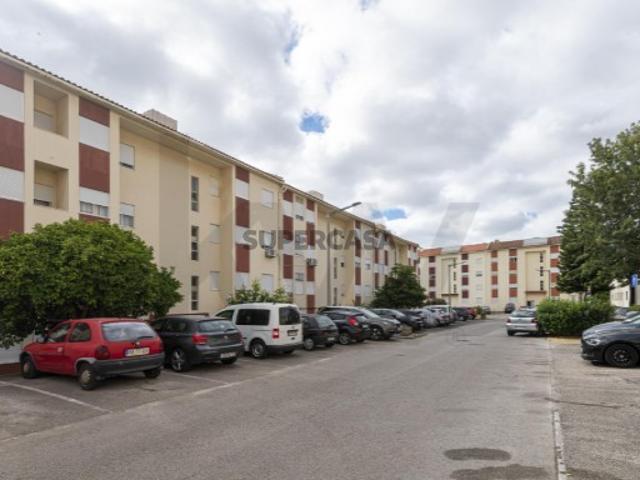 Apartamento T2 com Varanda e Arrecadação, Póvoa de Santa Iria, Vila Franca de Xira