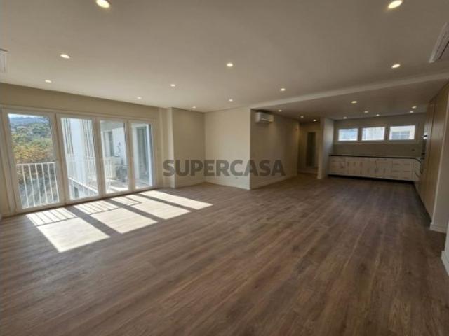 Apartamento T2 com Varanda e BOX | Ramada, Odivelas