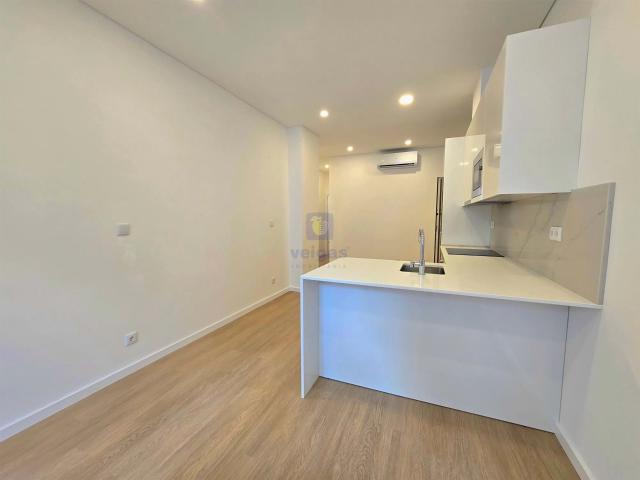 Apartamento T2 com varanda e duas frentes no empreendimento. 69m² Arroios