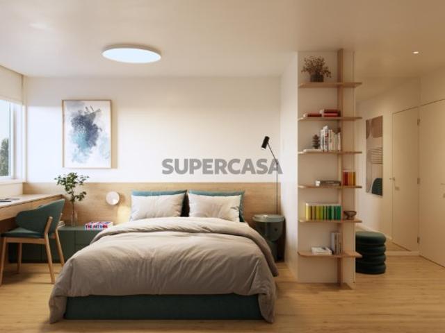 Apartamento T2 com varanda e estacionamento na Quinta da Moreira