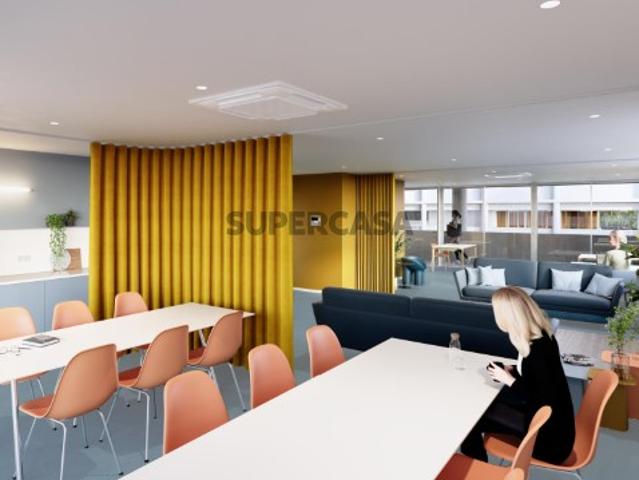 Apartamento T2 com varanda e estacionamento na Quinta da Moreira